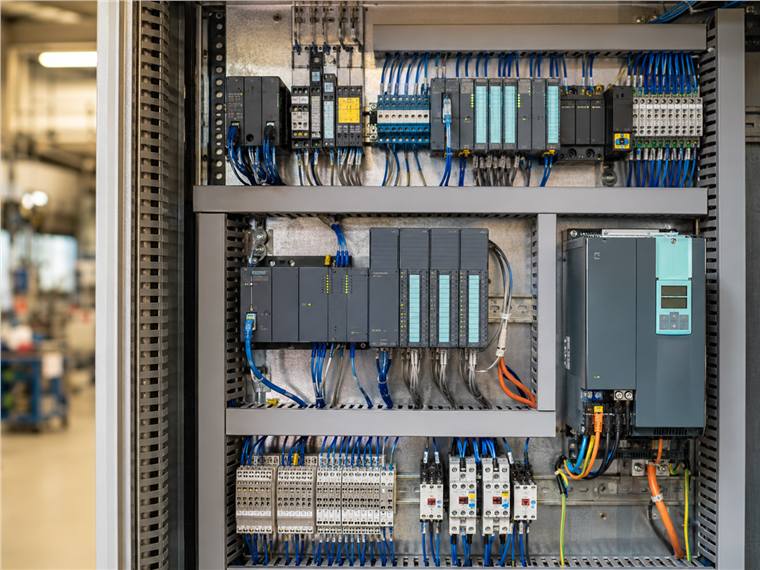 Schaltschranktechnik für SEW-Eurodrive Frequenzumrichter und Optionsmodule